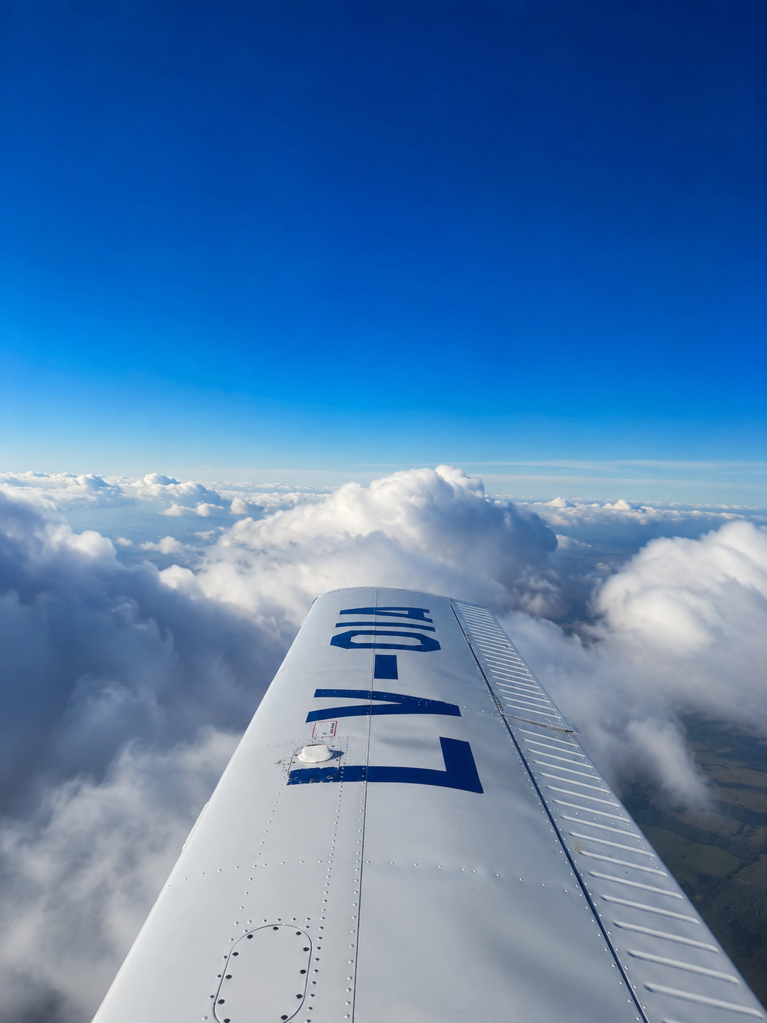 Piper PA-38 Tomahawk LV-OIA en vuelo